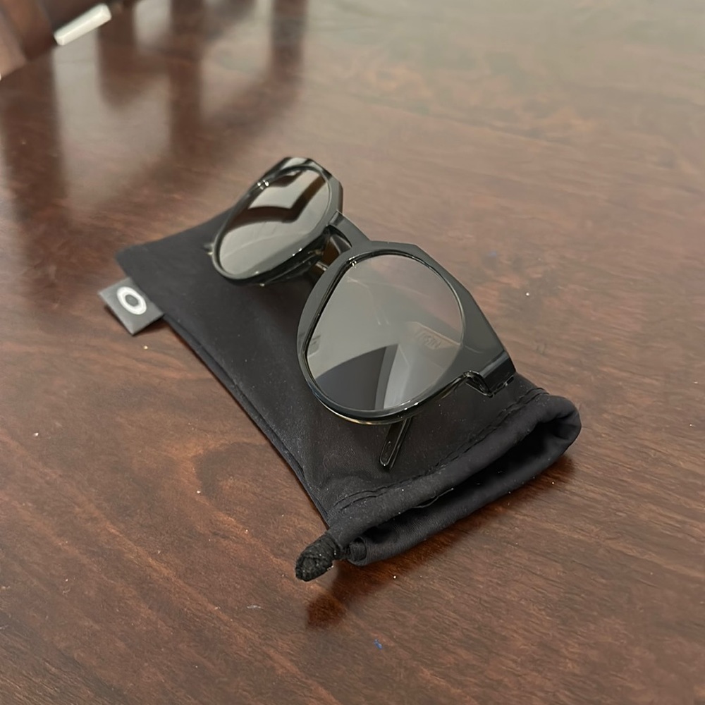 Never worn Oakley HSTN sunglasses